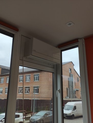 Монтаж настінної припливно-витяжної установки Mitsubishi Electric VL-100EU5-E
